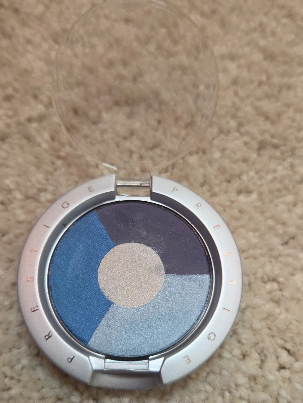 2 Prestige Eye Shadows
